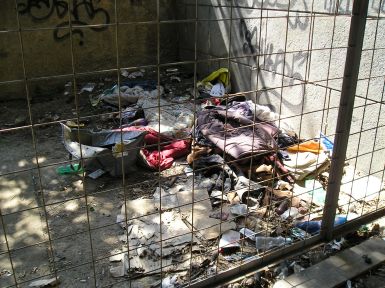 sdlo bezdomovc a odpad pod Mnesovm mostem